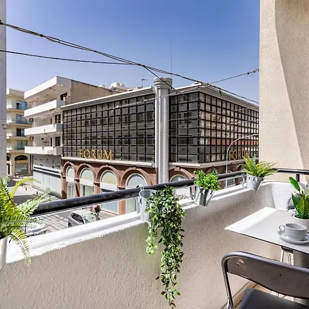 Apartment Blue Ivy 1-br In Center Larnaca